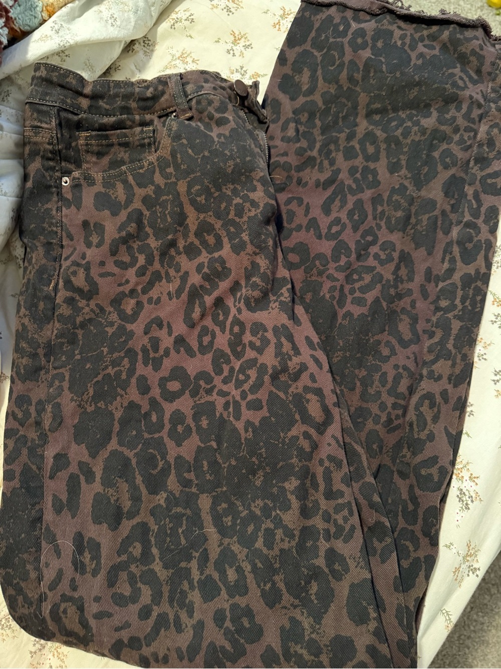 BKE Women's Straight Leg Leopard Print Jeans in Black and Brown